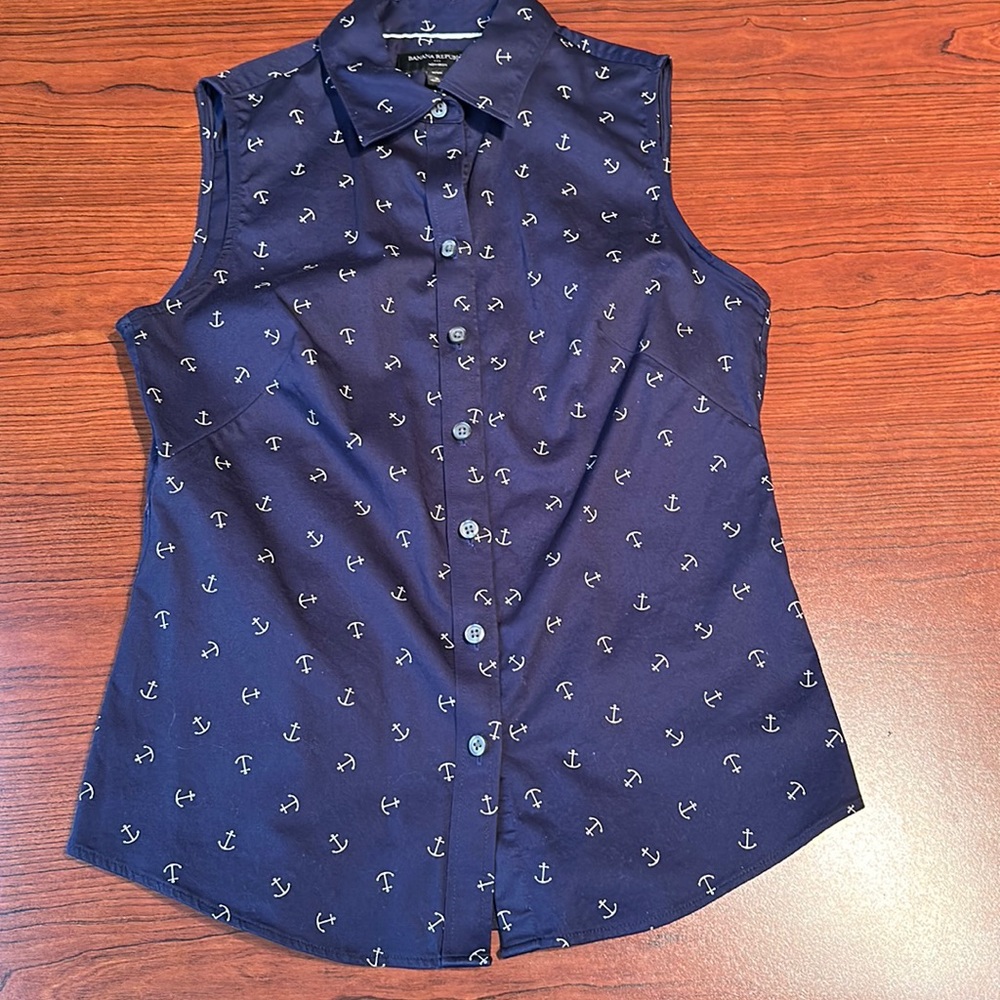 Banana Republic sleeveless button down shirt